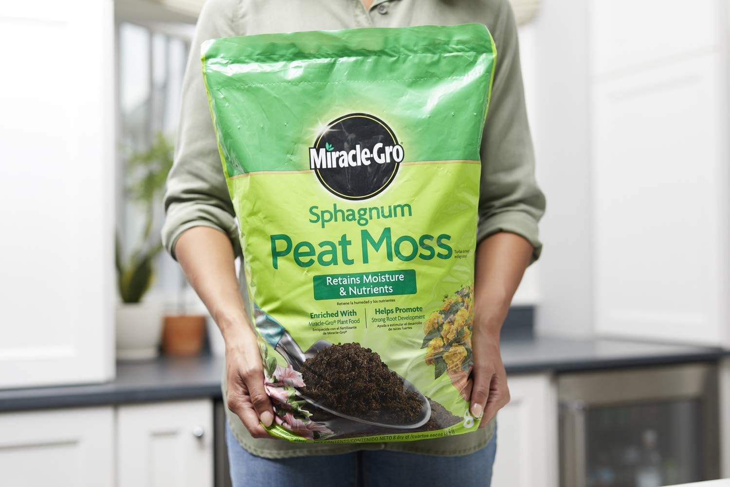 Miracle-Gro Sphagnum Peat Moss - Enriched with Plant Food, Add to Potting Mix and Native Soil, 8 qt. (2-Pack)